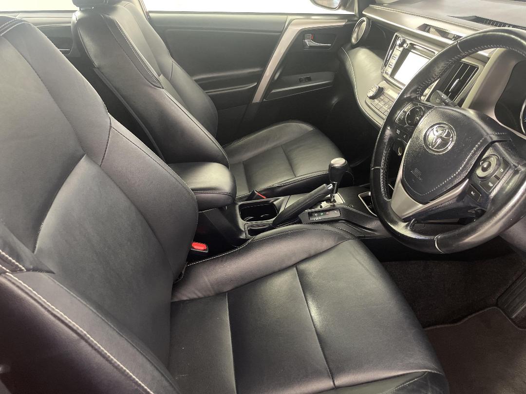 Photo '16' of Toyota Rav4