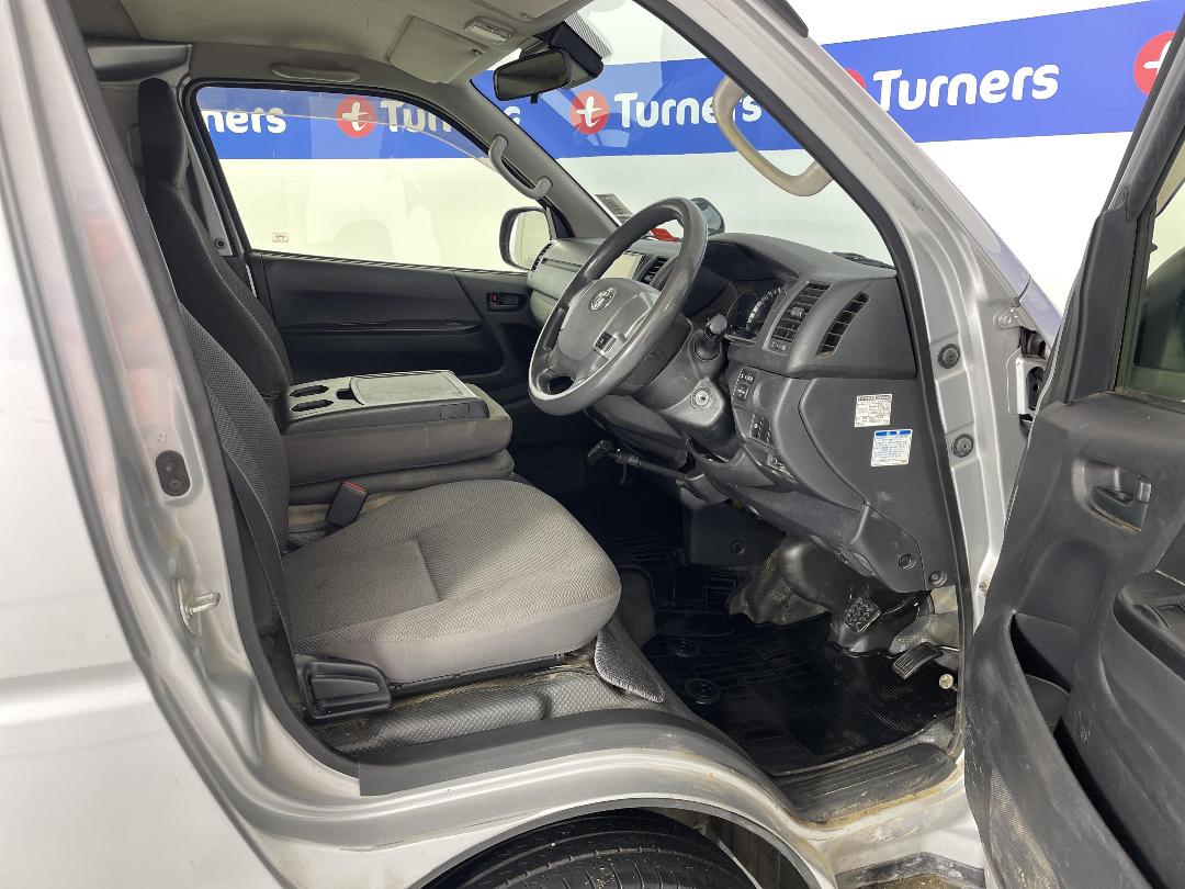 Photo '16' of Toyota Regius