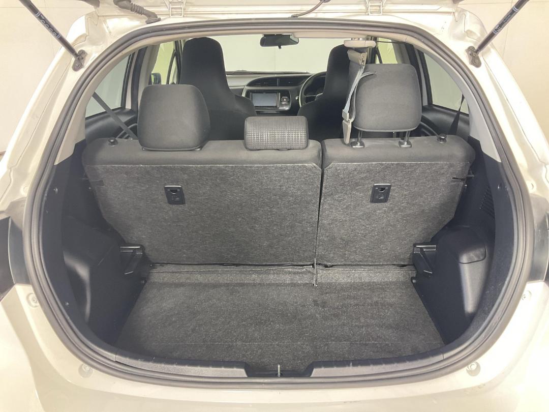 Photo '14' of Toyota Vitz Photo '14' of Toyota Vitz