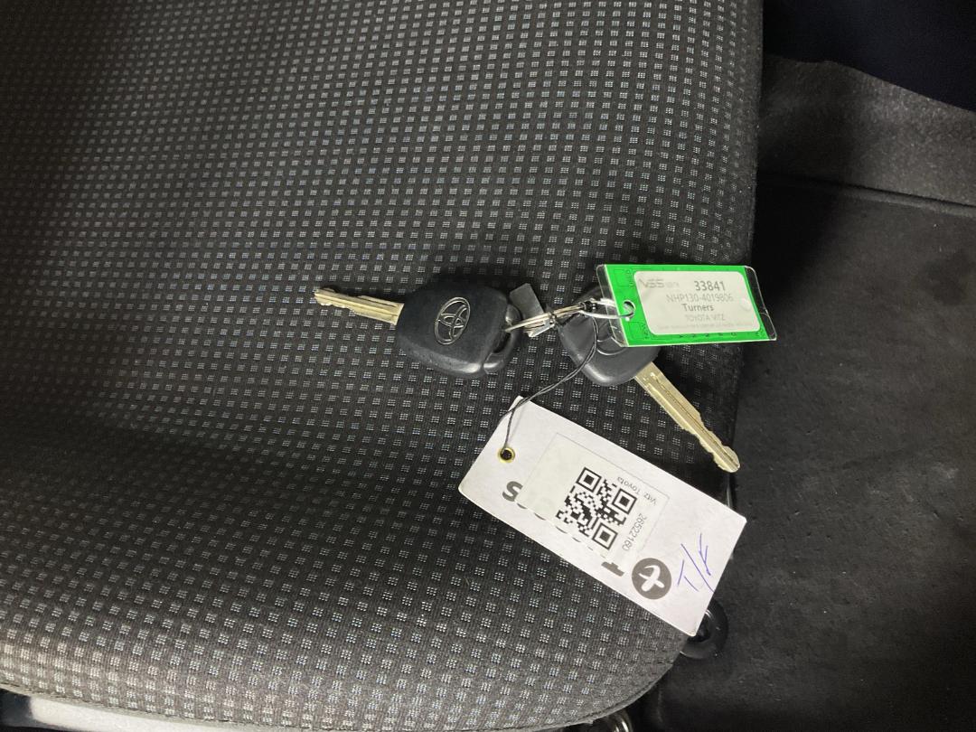 Photo '22' of Toyota Vitz Photo '22' of Toyota Vitz