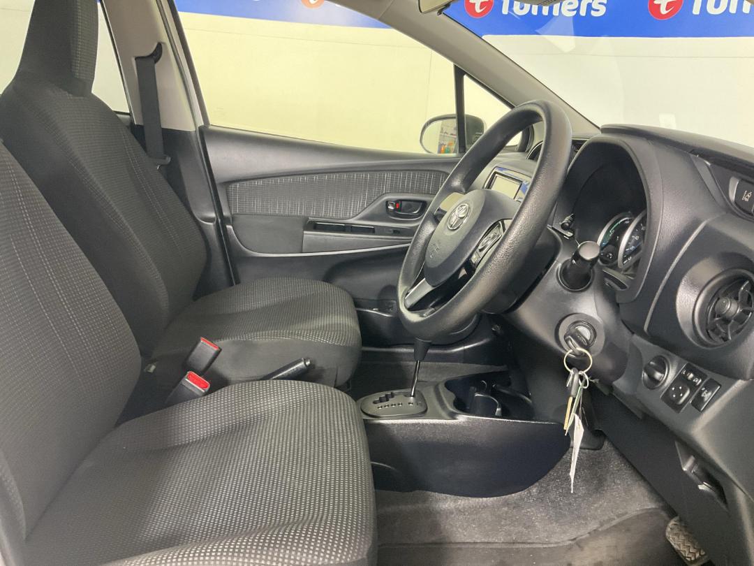 Photo '16' of Toyota Vitz Photo '16' of Toyota Vitz