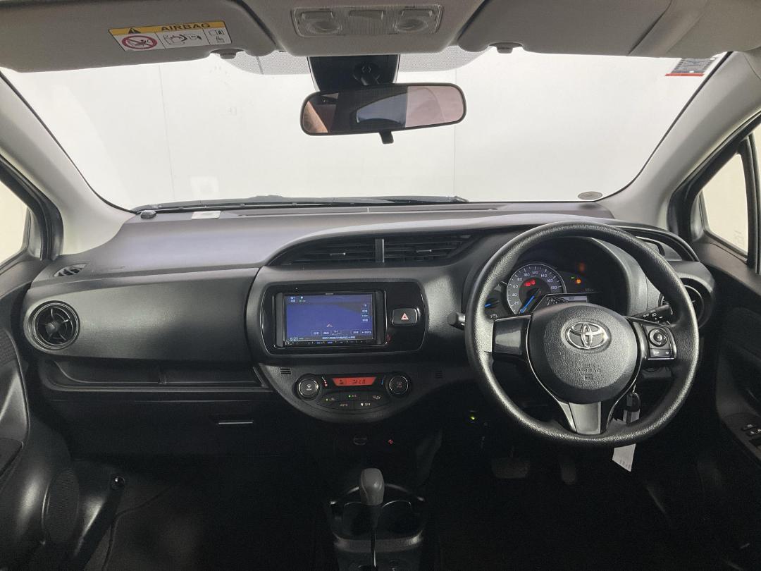 Photo '17' of Toyota Vitz Photo '17' of Toyota Vitz