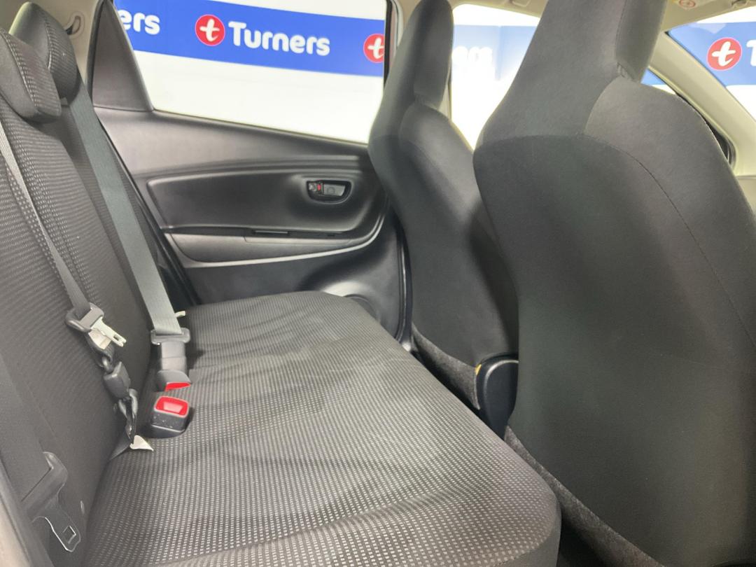 Photo '20' of Toyota Vitz Photo '20' of Toyota Vitz