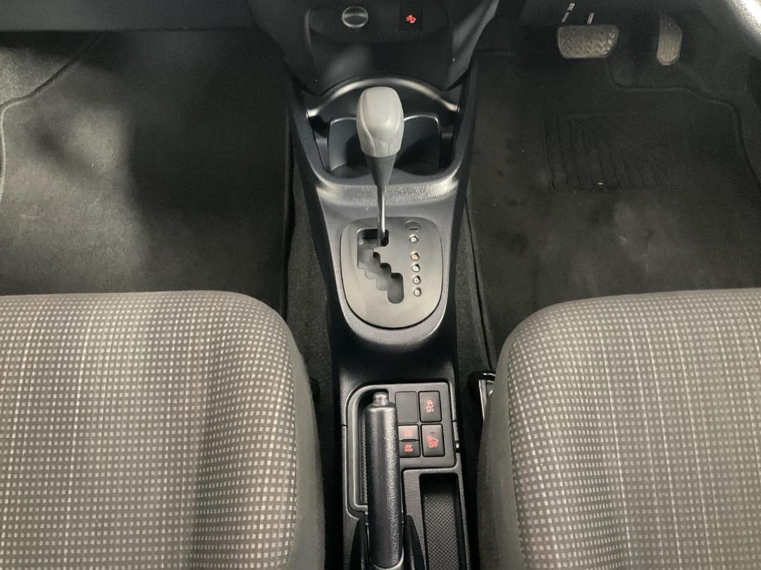 Photo '18' of Toyota Vitz Photo '18' of Toyota Vitz