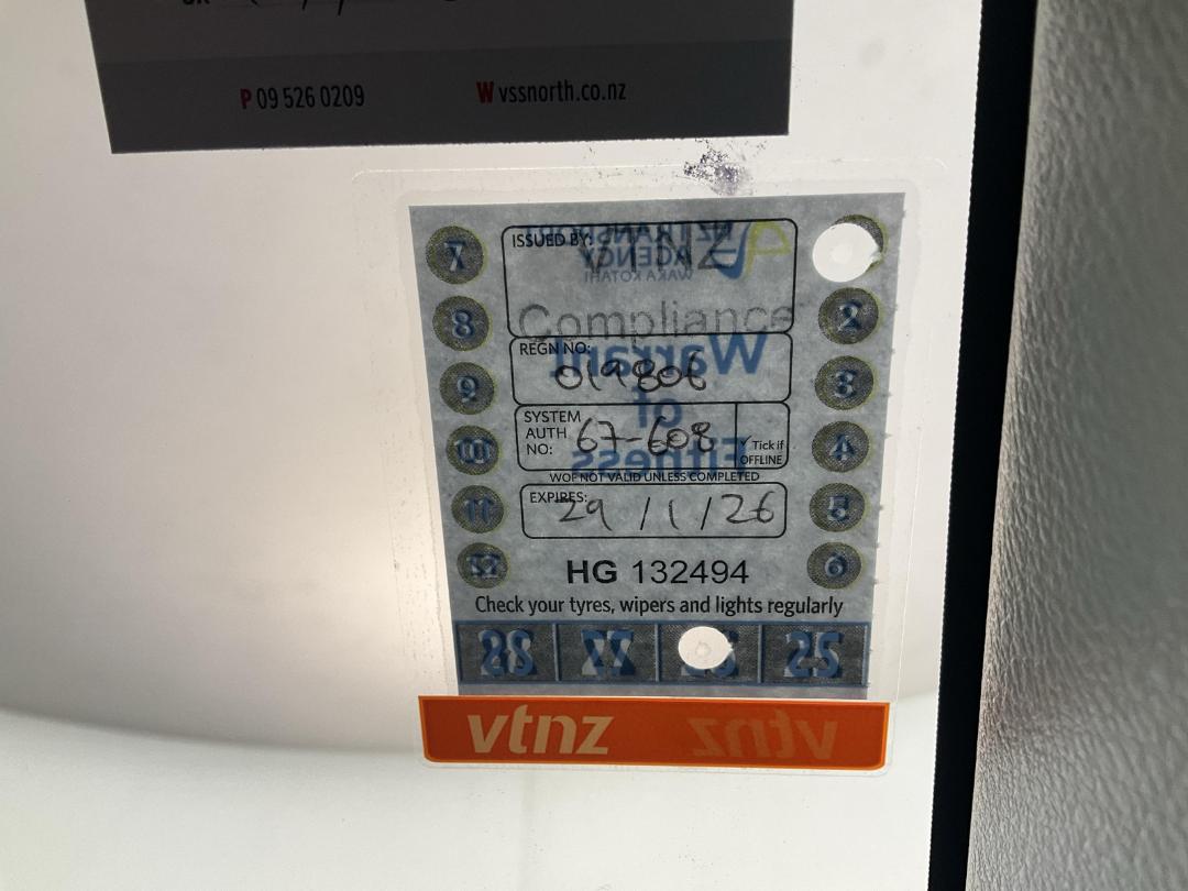 Photo '23' of Toyota Vitz Photo '23' of Toyota Vitz