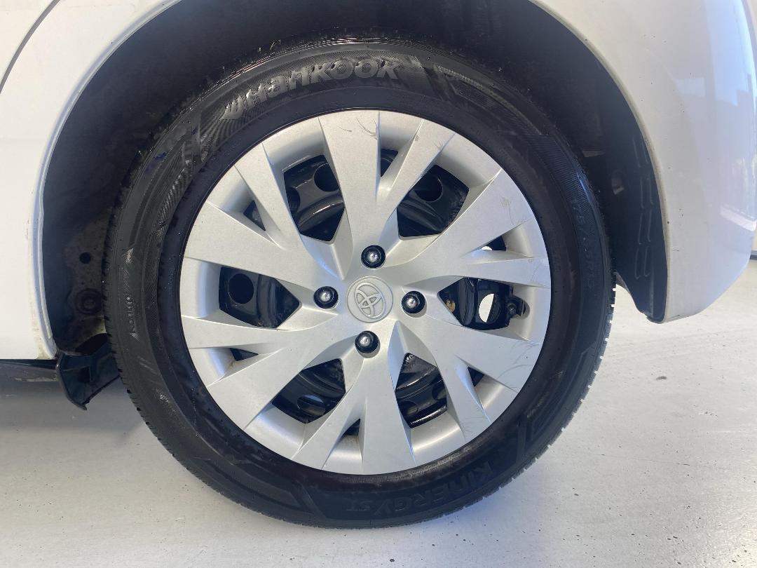 Photo '11' of Toyota Yaris