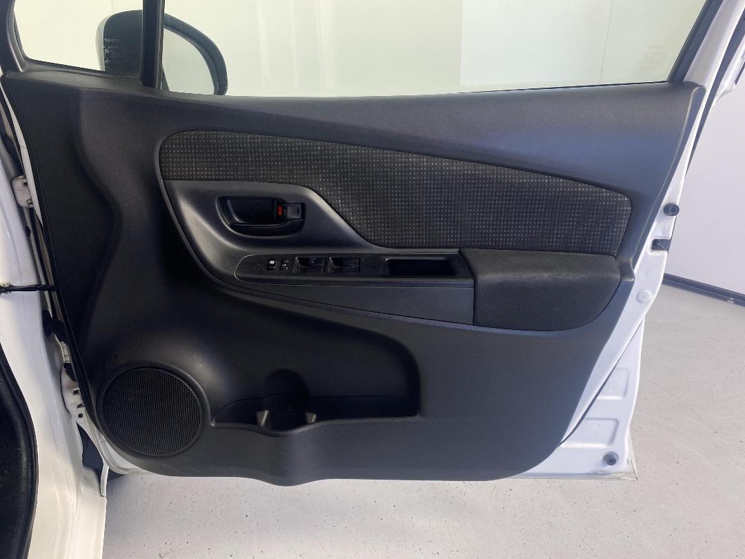 Photo '15' of Toyota Yaris