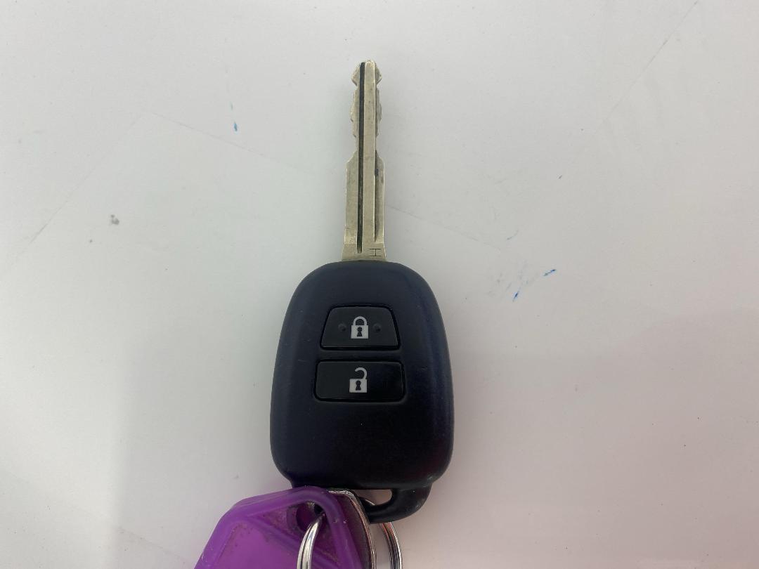 Photo '22' of Toyota Yaris