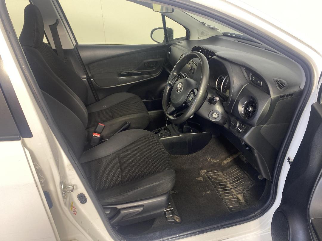 Photo '16' of Toyota Yaris