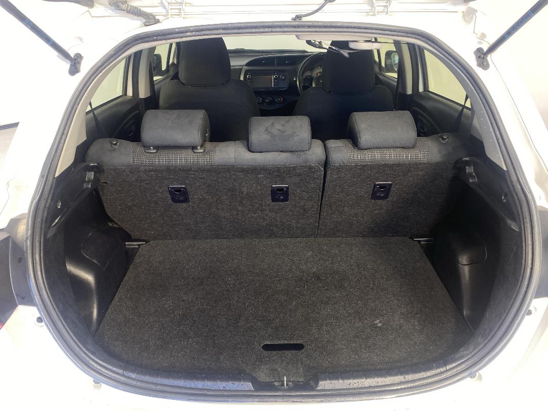 Photo '14' of Toyota Yaris