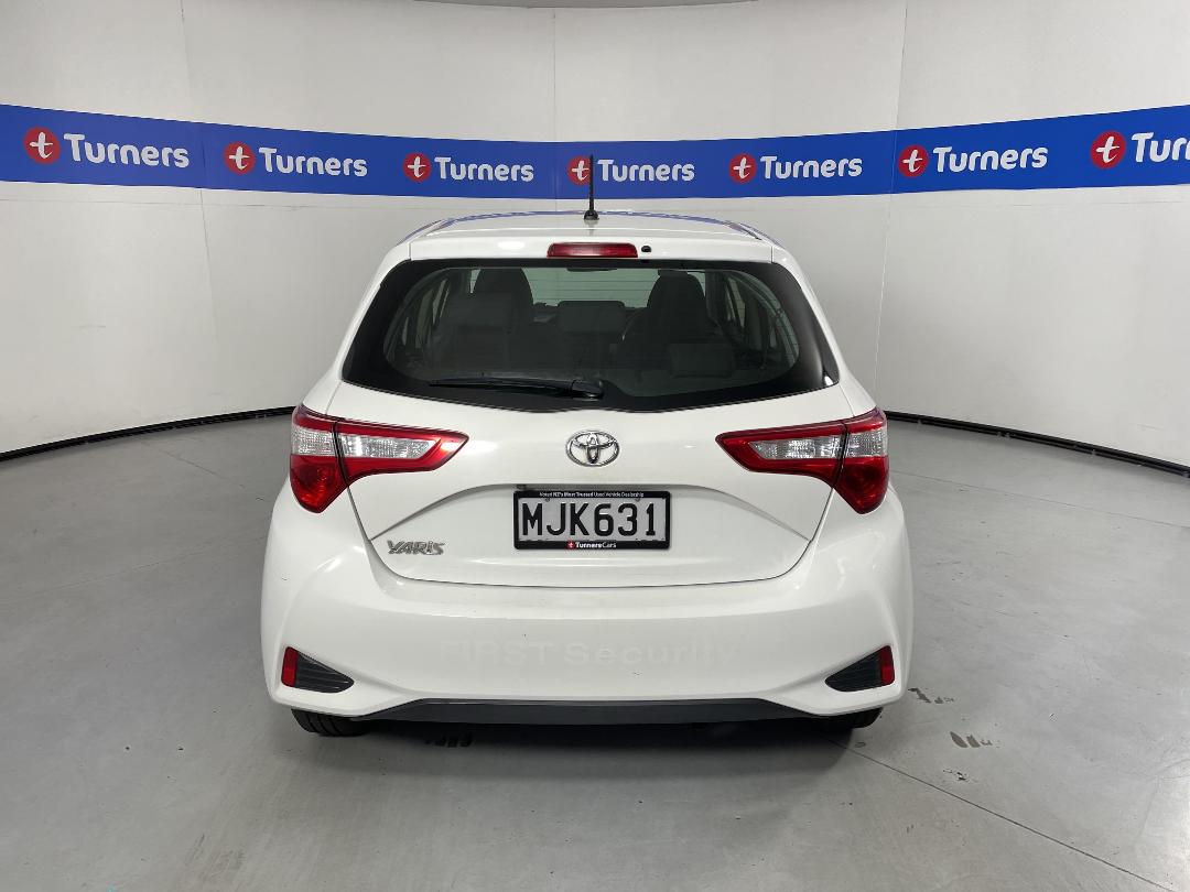 Photo '6' of Toyota Yaris