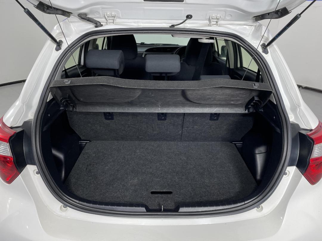 Photo '14' of Toyota Yaris