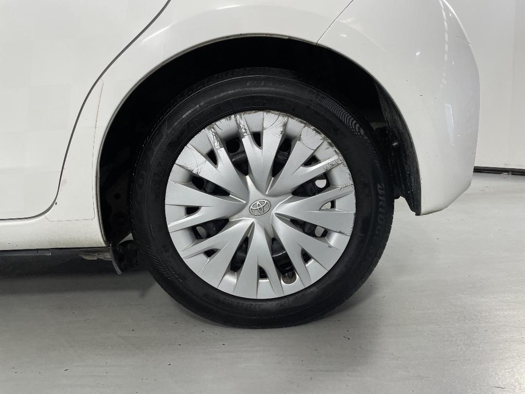 Photo '11' of Toyota Yaris