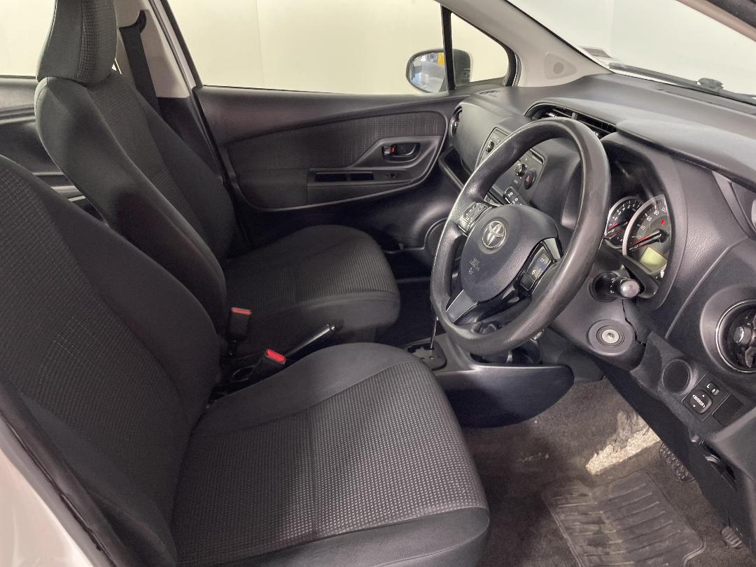 Photo '16' of Toyota Yaris