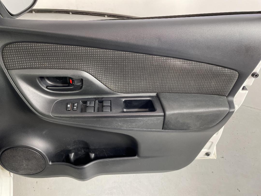 Photo '15' of Toyota Yaris