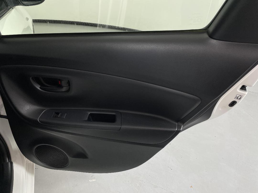 Photo '19' of Toyota Yaris