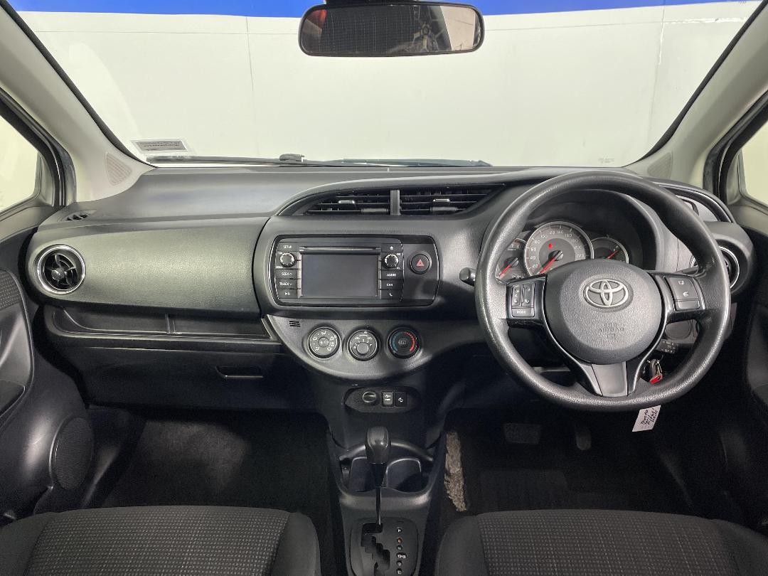Photo '17' of Toyota Yaris