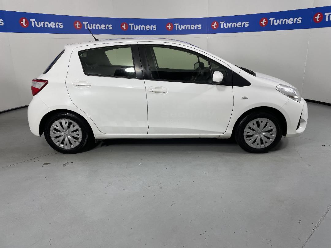 Photo '23' of Toyota Yaris