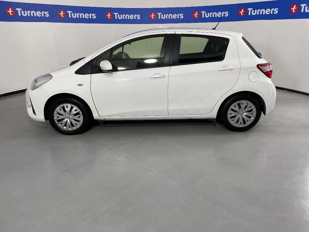 Photo '24' of Toyota Yaris