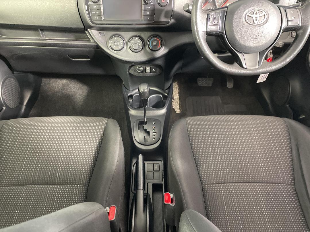 Photo '18' of Toyota Yaris