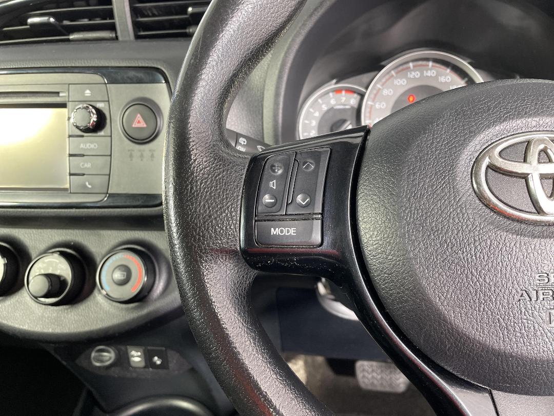 Photo '25' of Toyota Yaris