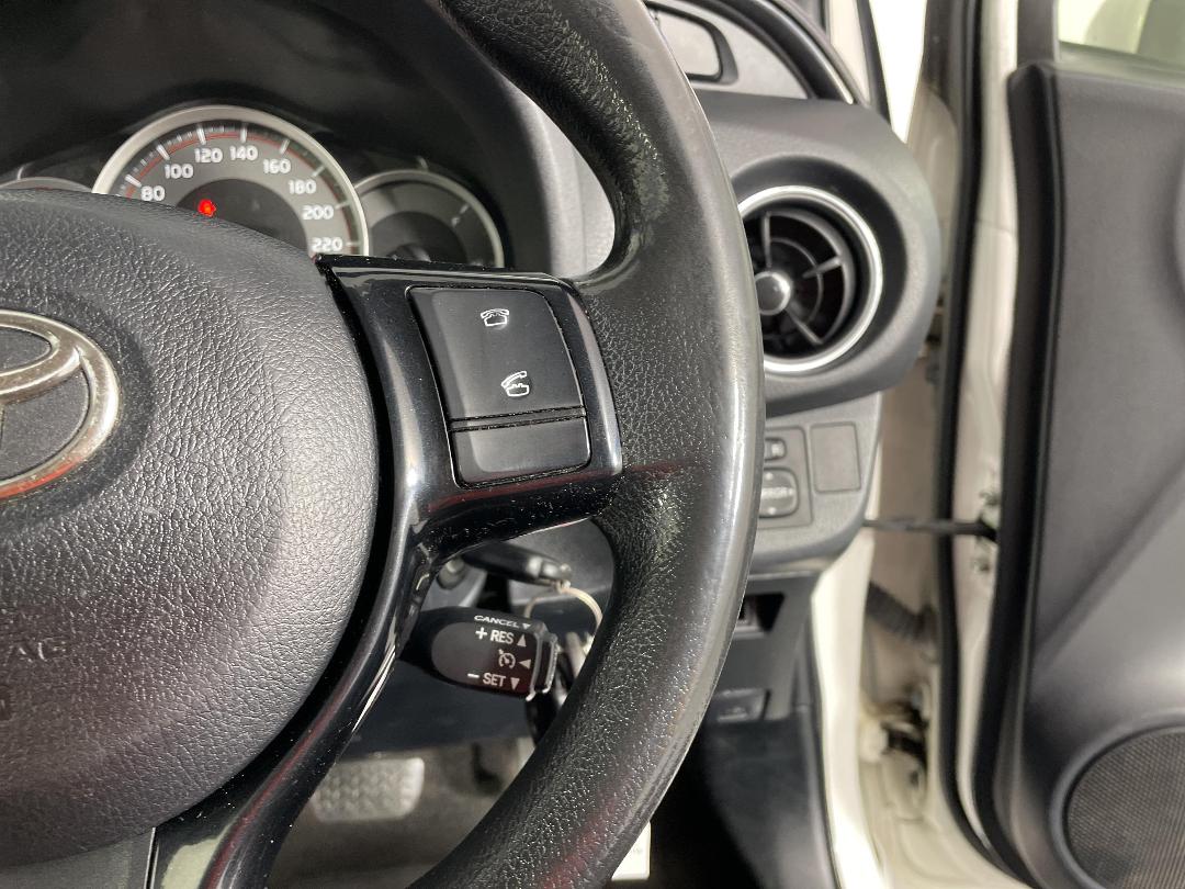 Photo '26' of Toyota Yaris