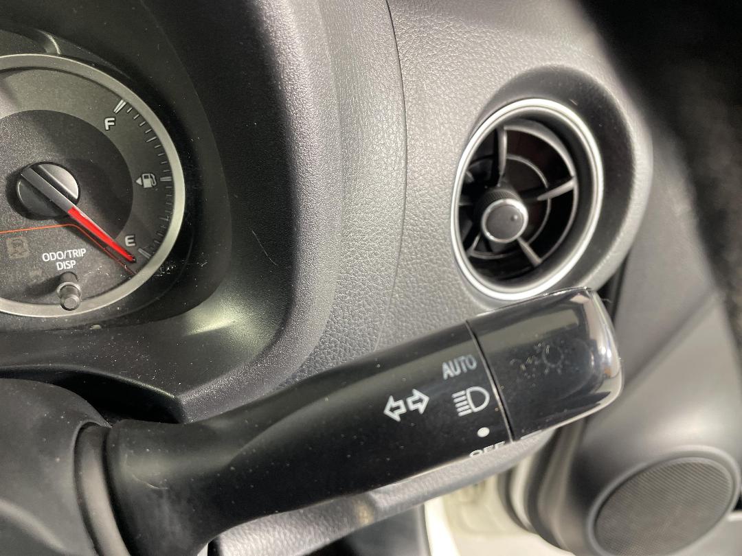 Photo '28' of Toyota Yaris