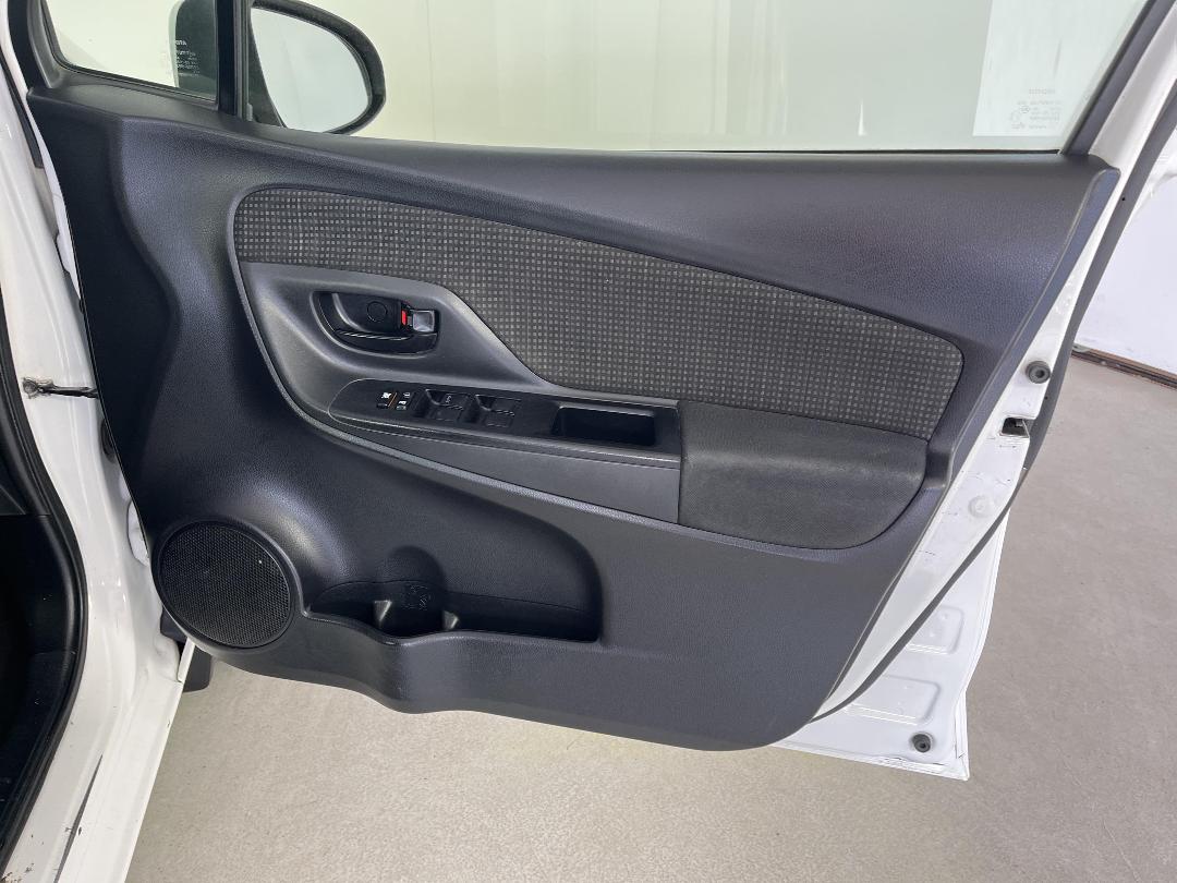 Photo '15' of Toyota Yaris Photo '15' of Toyota Yaris