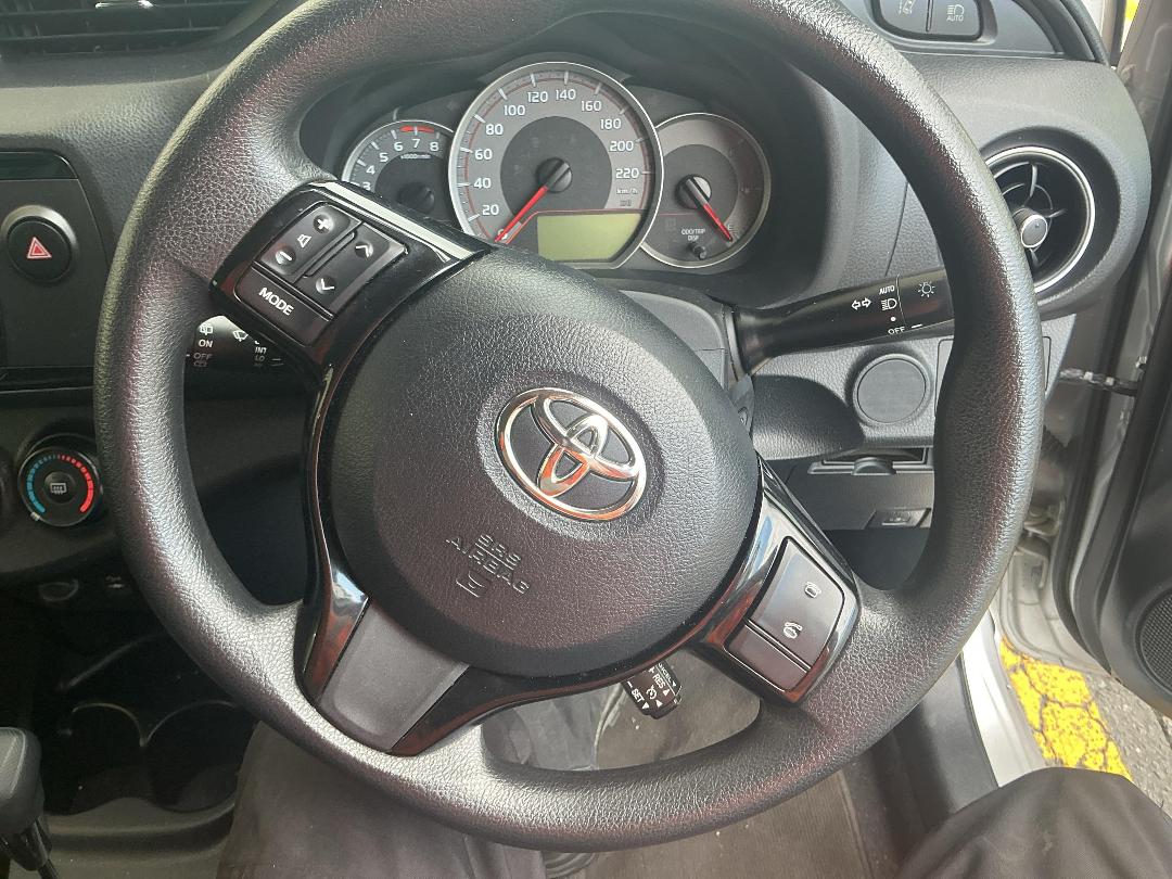 Photo '18' of Toyota Yaris GX