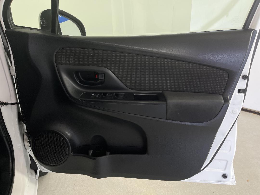 Photo '15' of Toyota Yaris Photo '15' of Toyota Yaris