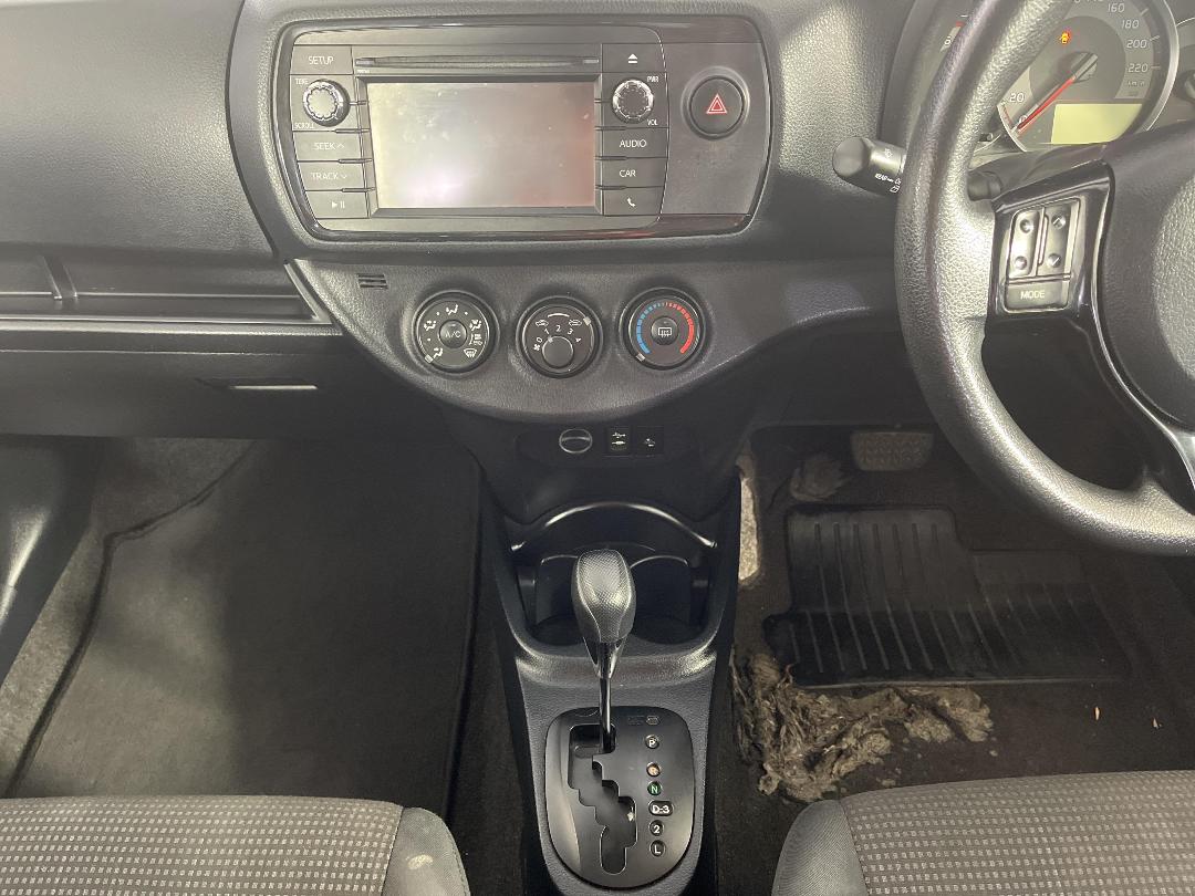 Photo '18' of Toyota Yaris Photo '18' of Toyota Yaris