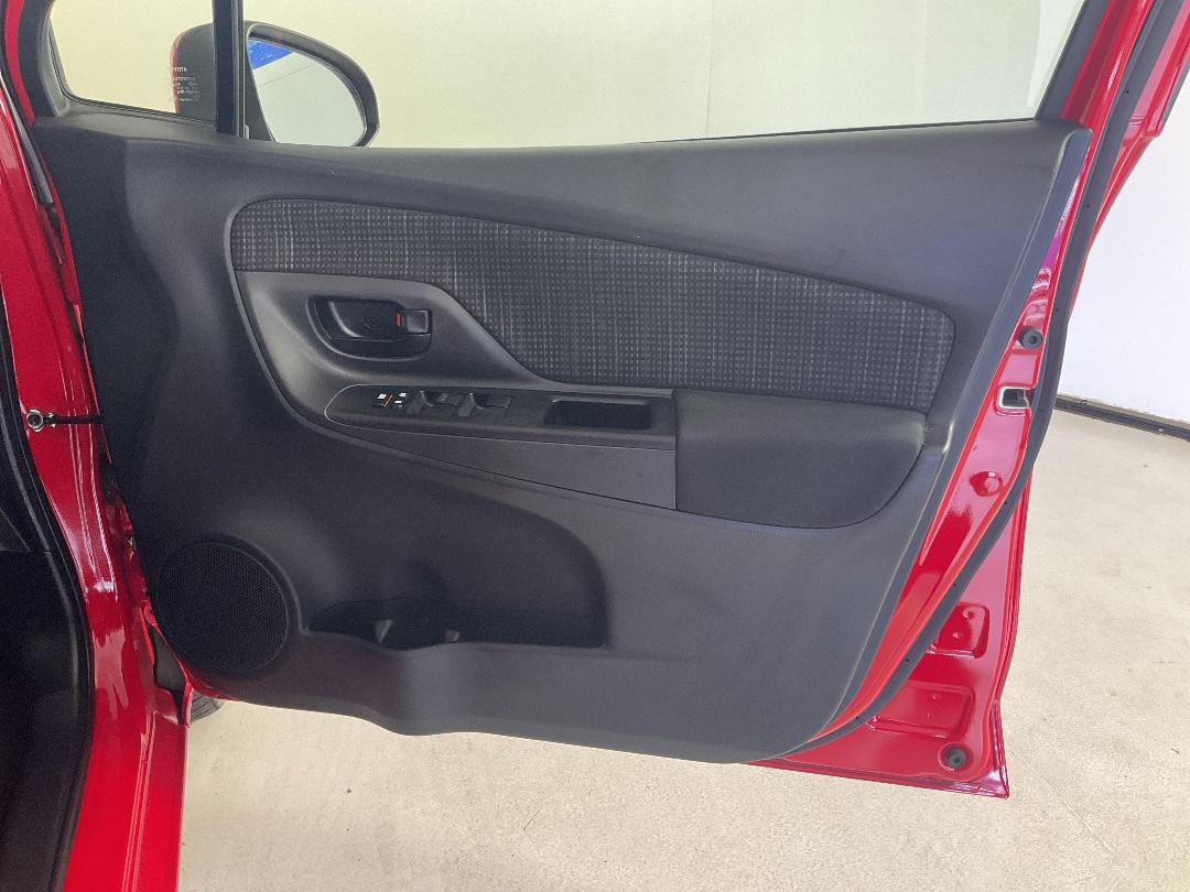 Photo '15' of Toyota Yaris Photo '15' of Toyota Yaris