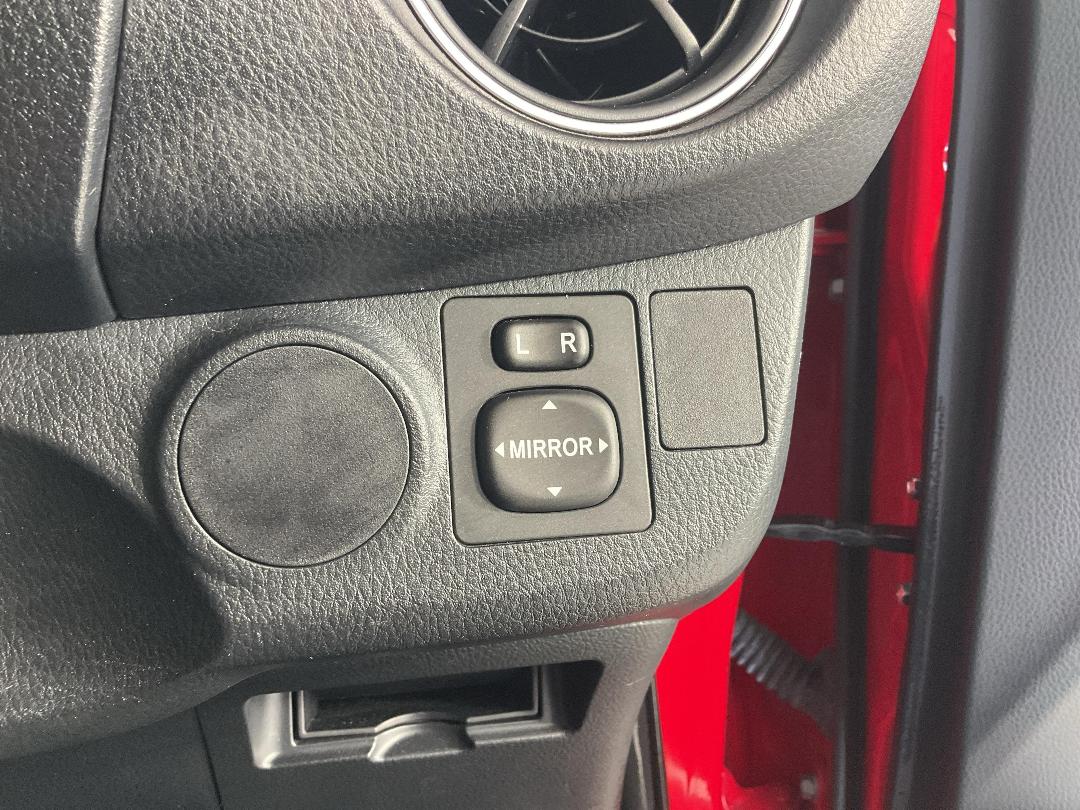 Photo '28' of Toyota Yaris Photo '28' of Toyota Yaris