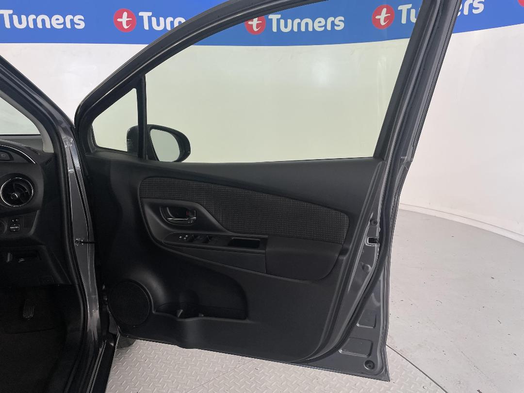 Photo '15' of Toyota Yaris Photo '15' of Toyota Yaris