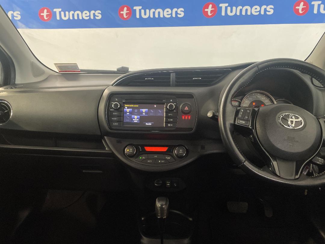 Photo '17' of Toyota Yaris Photo '17' of Toyota Yaris