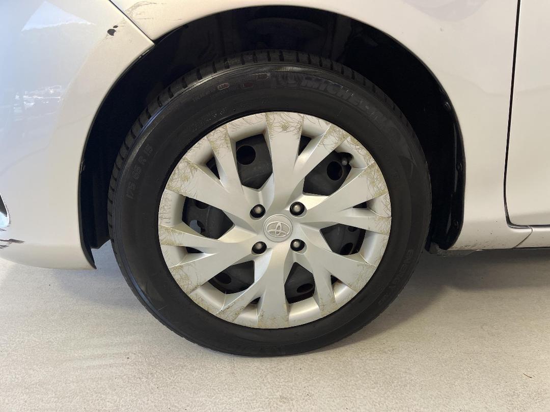 Photo '10' of Toyota Yaris