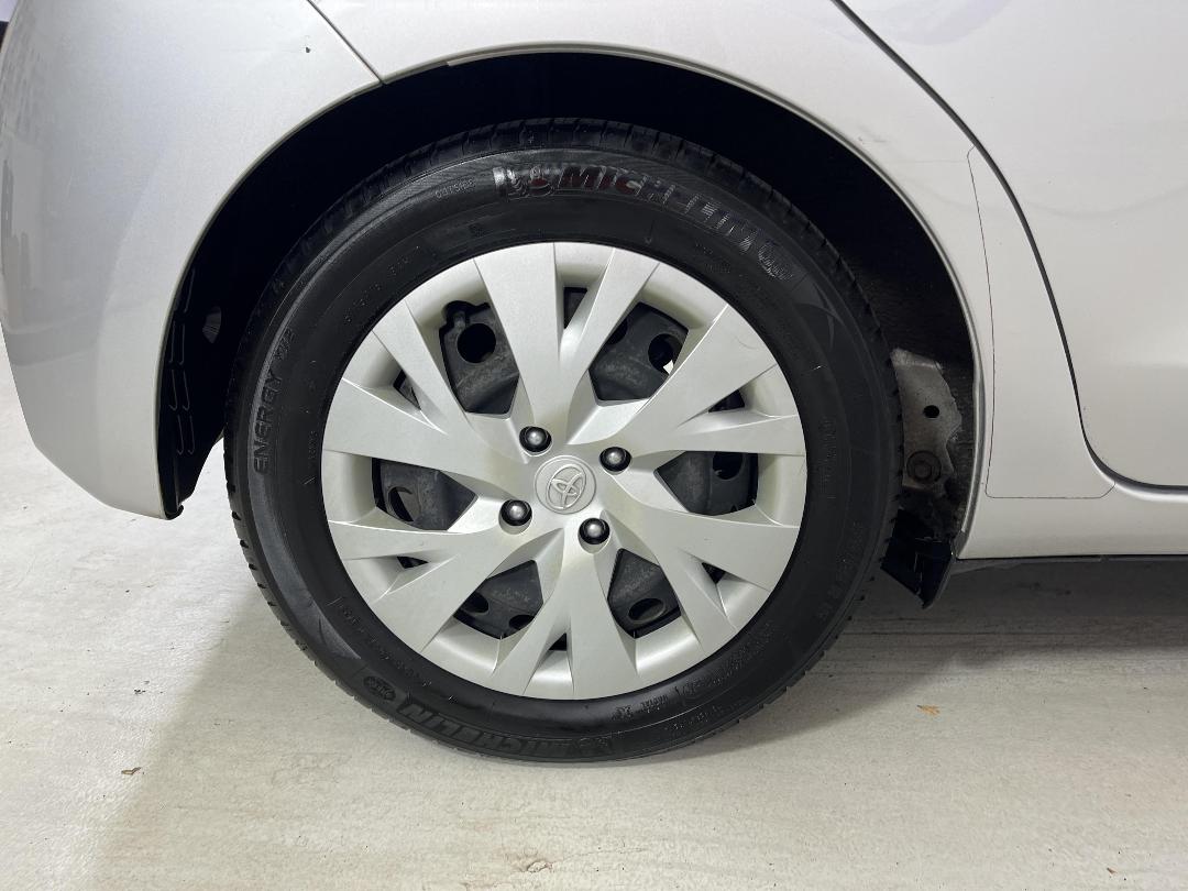 Photo '12' of Toyota Yaris