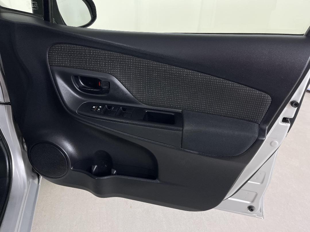 Photo '15' of Toyota Yaris