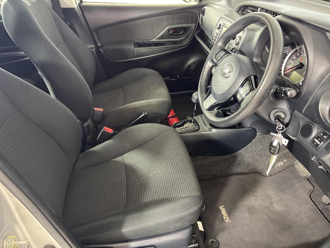 Photo '16' of Toyota Yaris