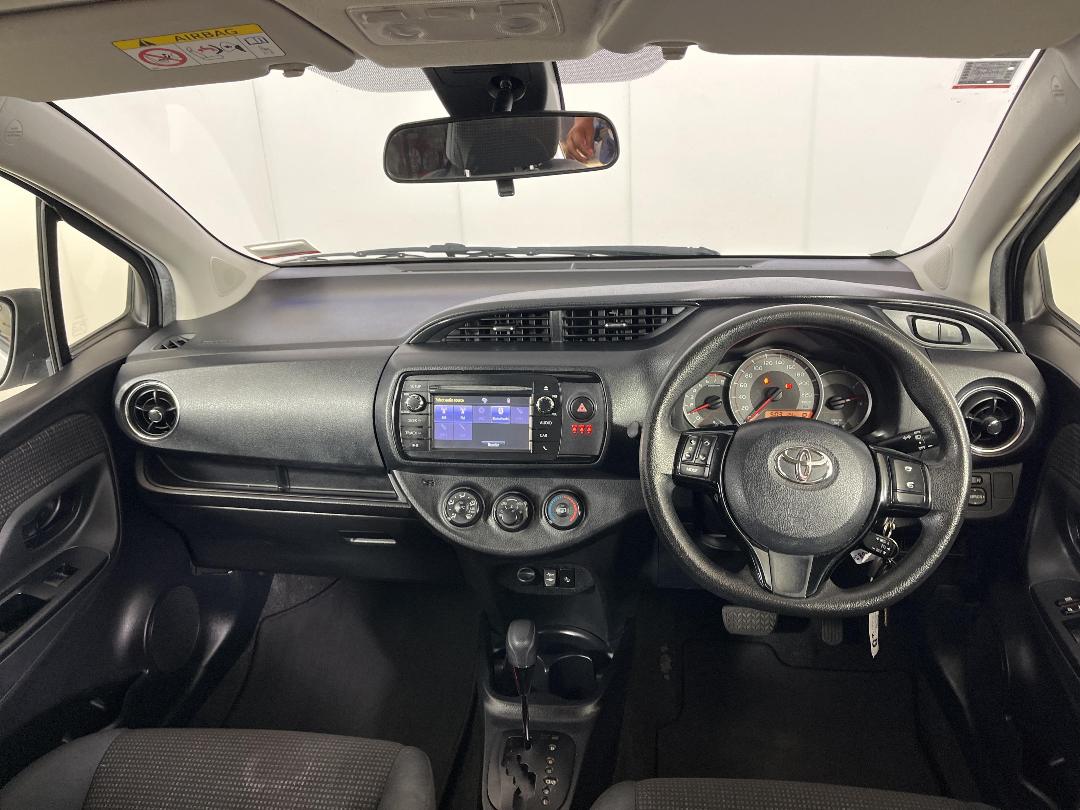 Photo '17' of Toyota Yaris