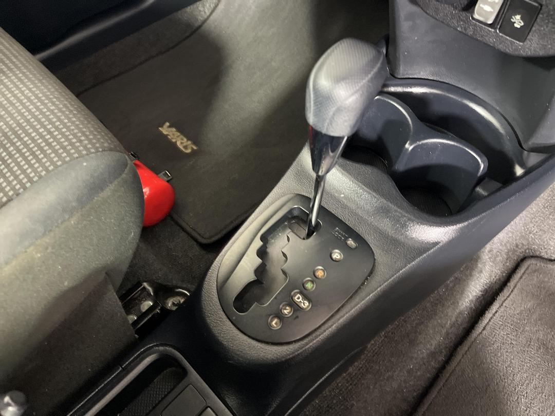 Photo '18' of Toyota Yaris