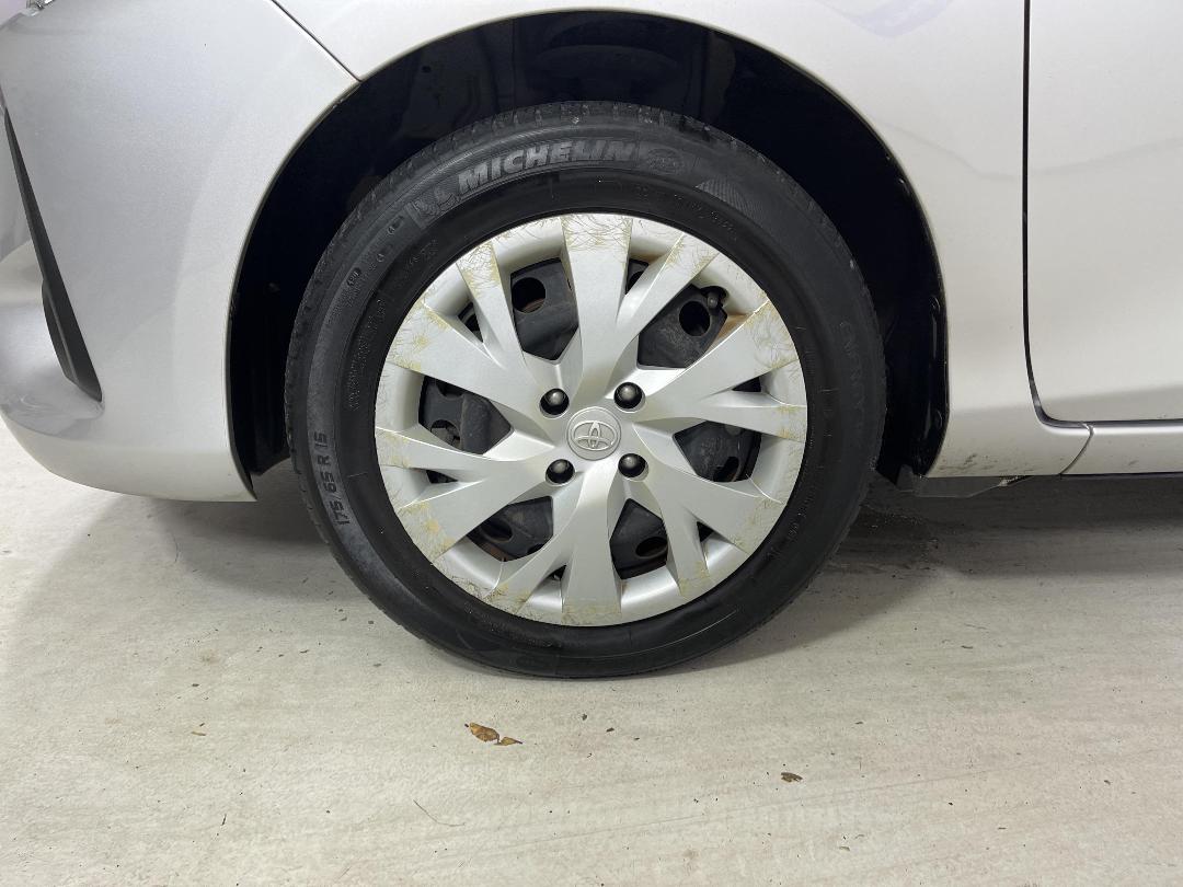 Photo '10' of Toyota Yaris