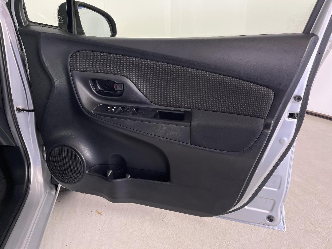 Photo '15' of Toyota Yaris