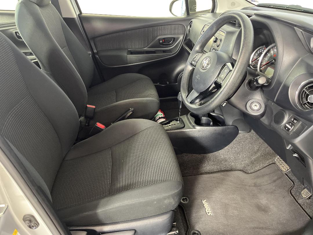 Photo '16' of Toyota Yaris