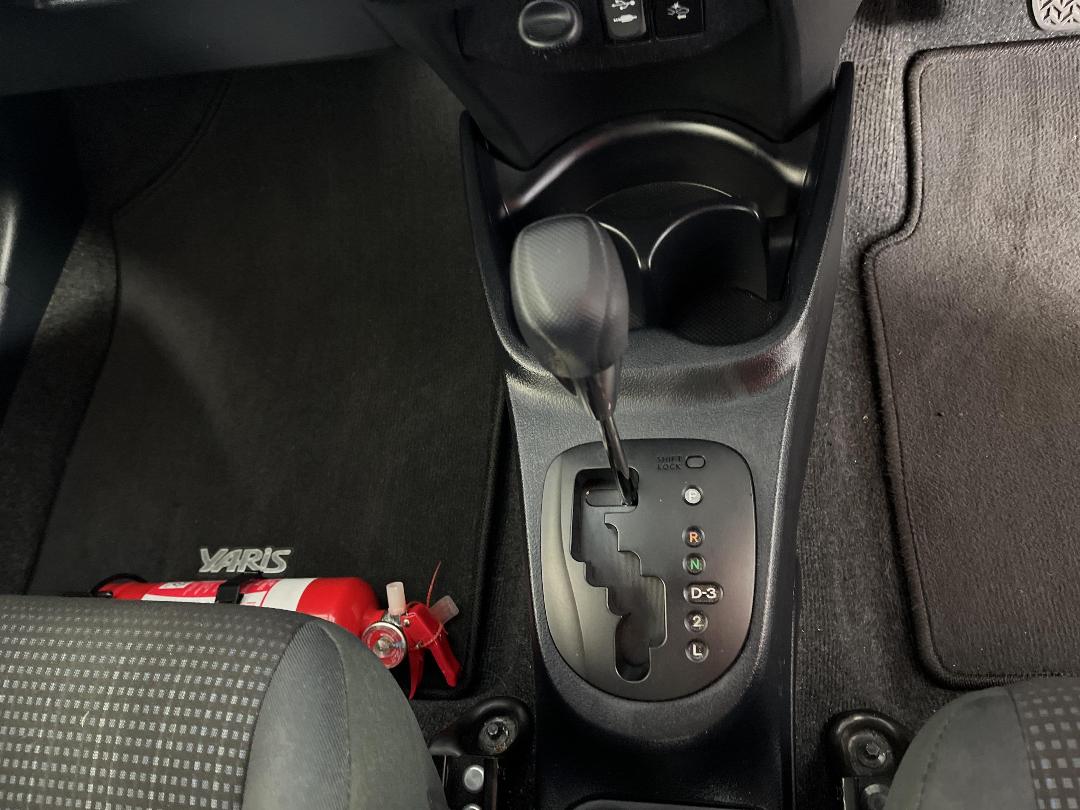 Photo '18' of Toyota Yaris