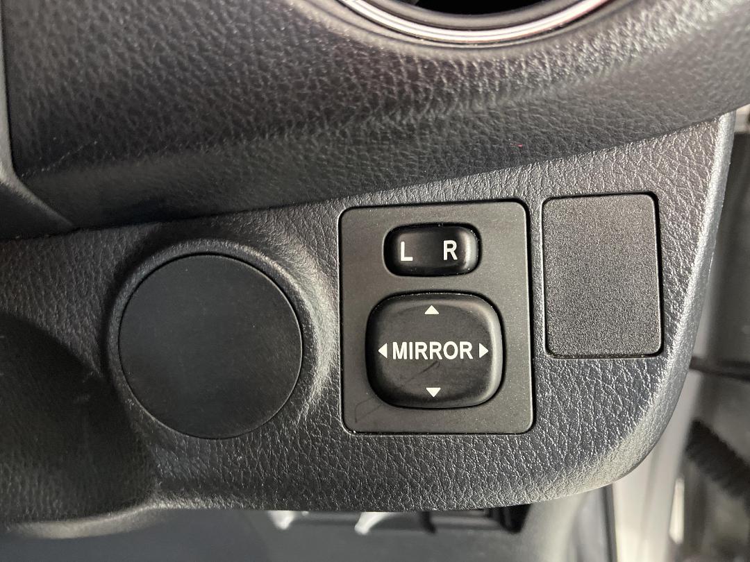 Photo '24' of Toyota Yaris