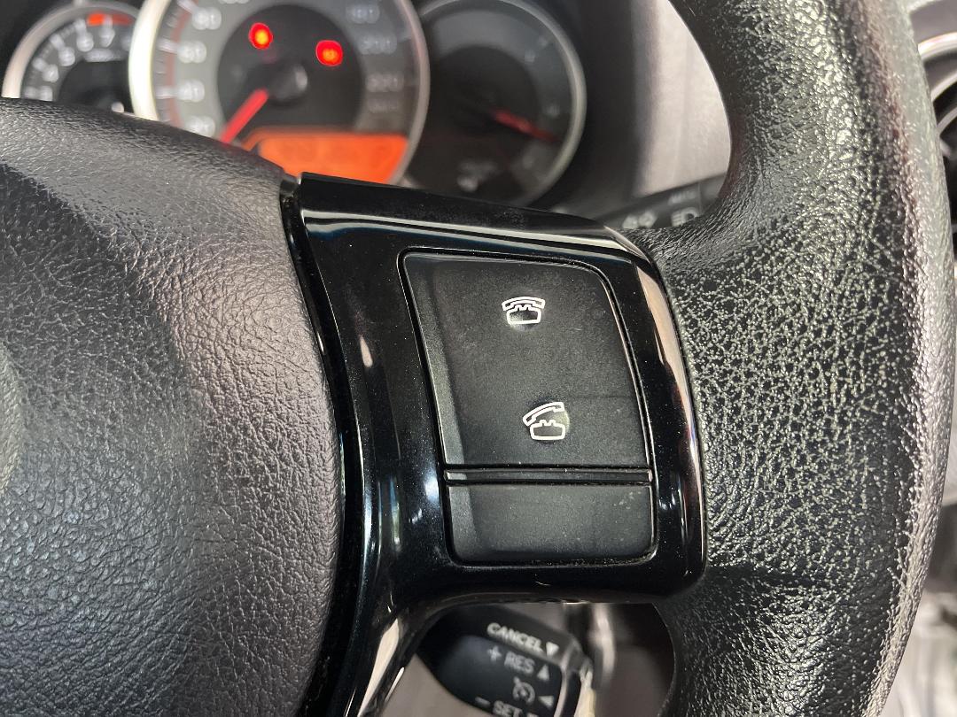 Photo '28' of Toyota Yaris