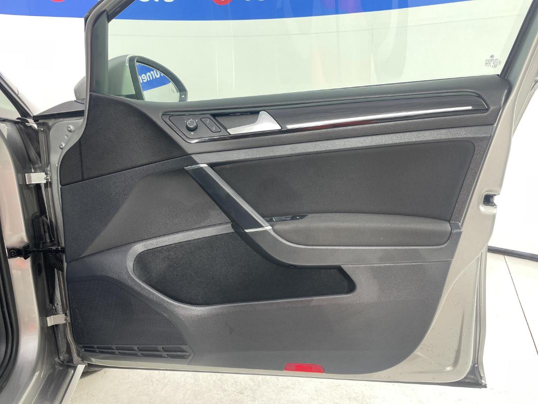 Photo '15' of Volkswagen Golf Photo '15' of Volkswagen Golf