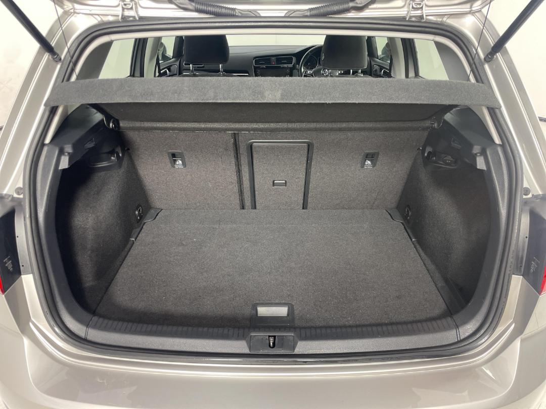 Photo '14' of Volkswagen Golf Photo '14' of Volkswagen Golf