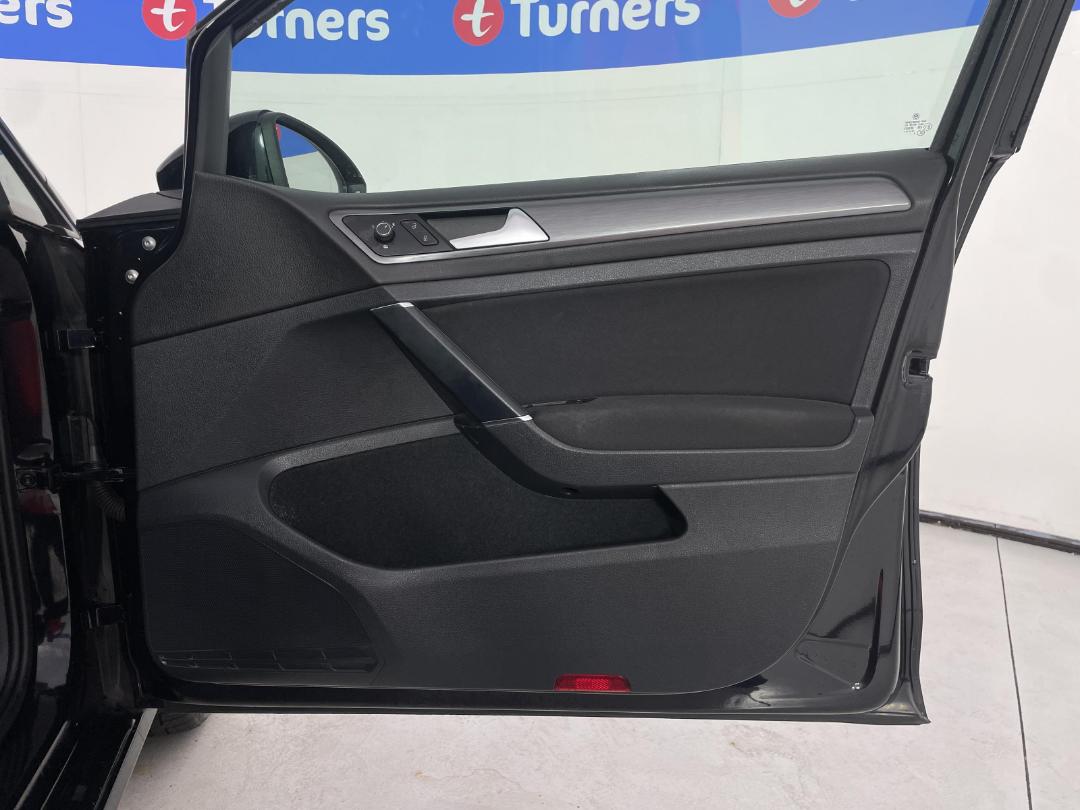 Photo '15' of Volkswagen Golf Photo '15' of Volkswagen Golf